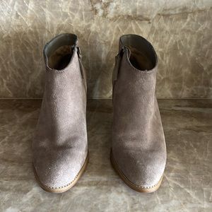 Susina Tan ~ Taupe Suede Ankle Zip up Booties Size 8.5